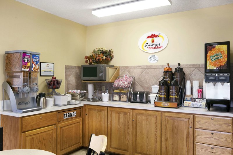 super 8 by wyndham alexandria mn