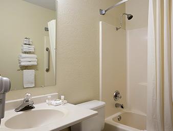 super 8 by wyndham alexandria mn