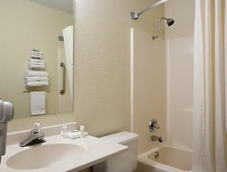 super 8 by wyndham alexandria mn