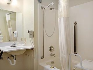 super 8 by wyndham alexandria mn