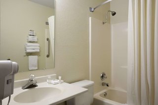 super 8 by wyndham alexandria mn