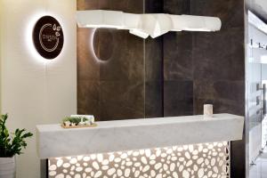 Movenpick Hotel Apartments Downtown Dubai,Al Ohood Street,5 star