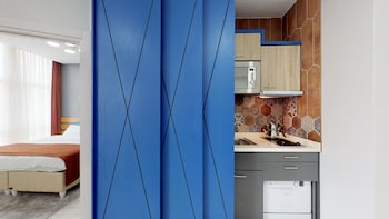 zin d home dudullu suits