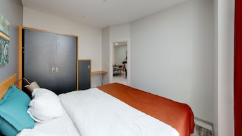 zin d home dudullu suits