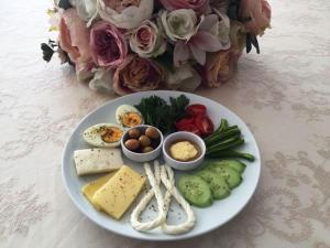 zin d home dudullu suits