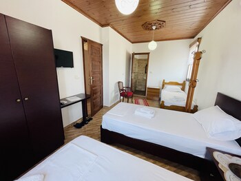 denis guest house