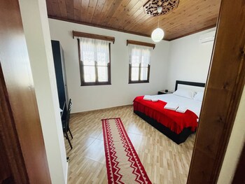 denis guest house