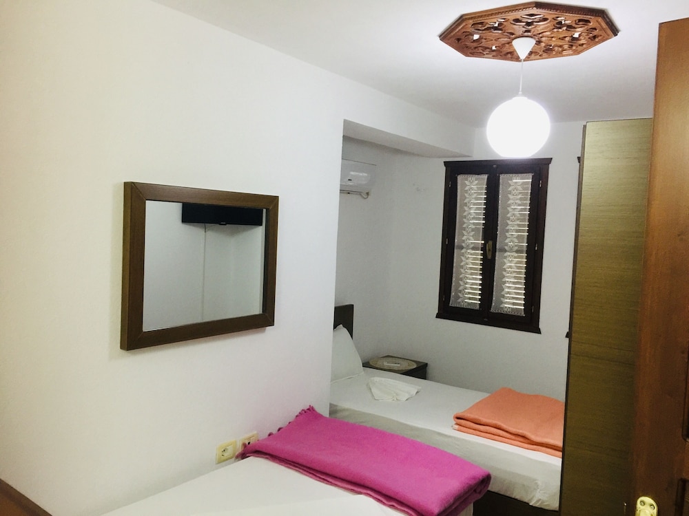 denis guest house