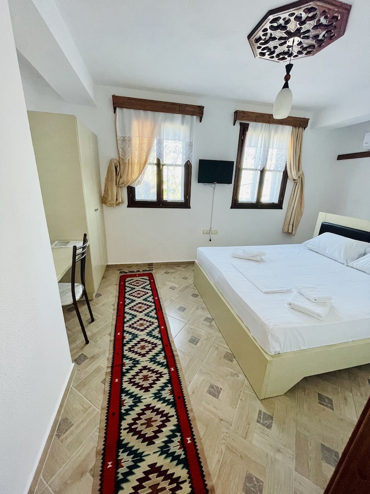 denis guest house