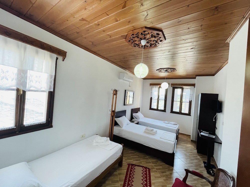 denis guest house