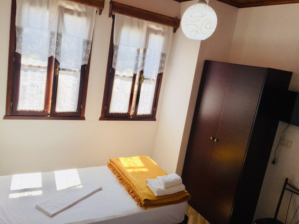 denis guest house