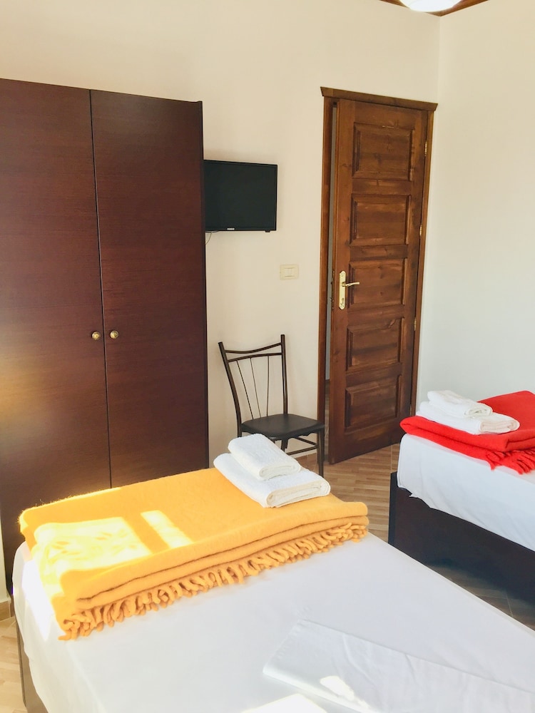 denis guest house