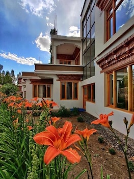 glacier view guest house