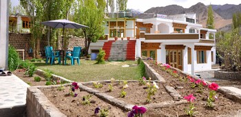 glacier view guest house