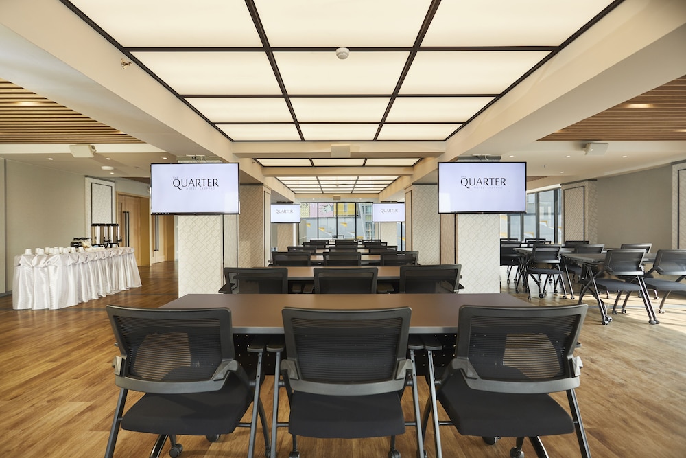 the quarter ladprao by uhg