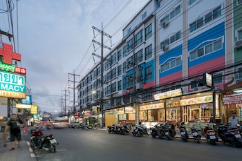 baan thai beach side residence