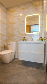 v one pride sukhumvit 22 bangkok