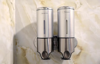 v one pride sukhumvit 22 bangkok