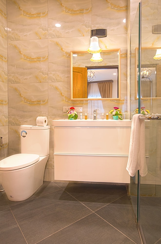 v one pride sukhumvit 22 bangkok