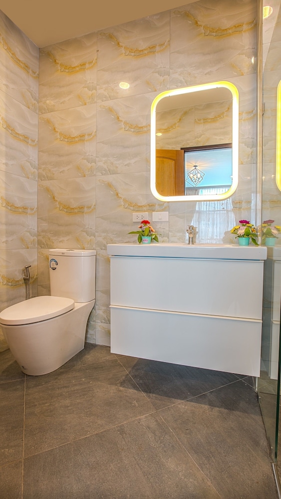 v one pride sukhumvit 22 bangkok