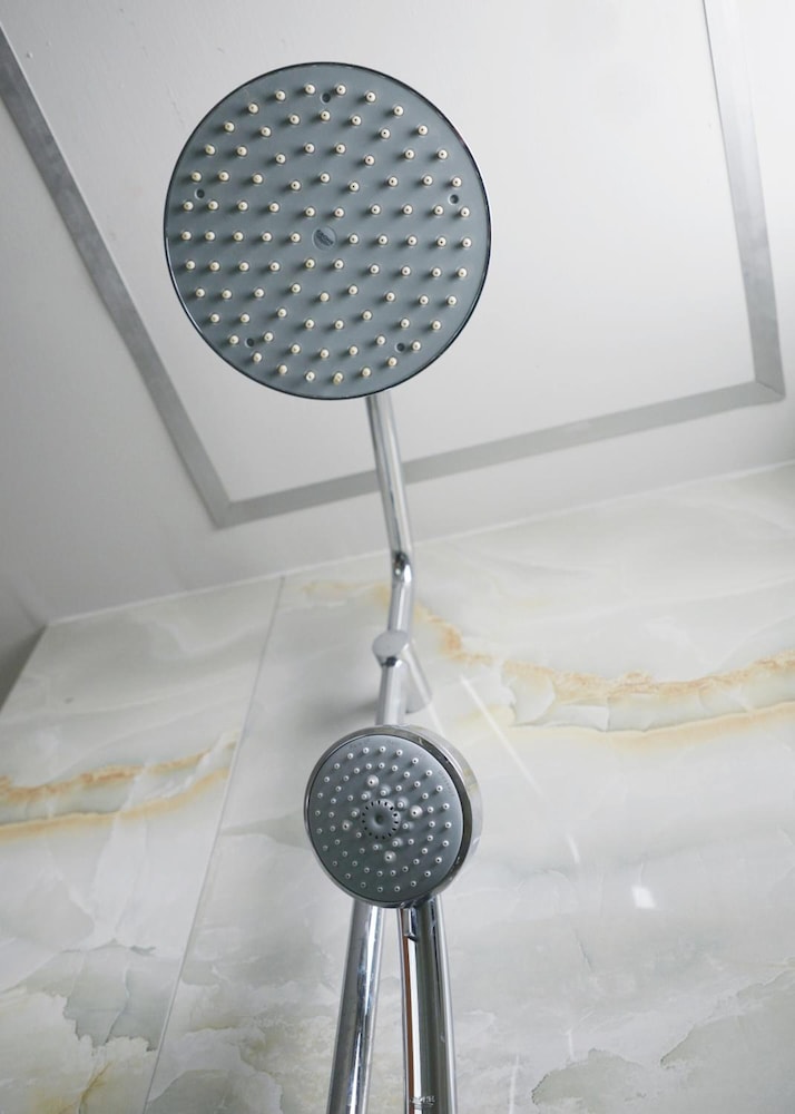 v one pride sukhumvit 22 bangkok