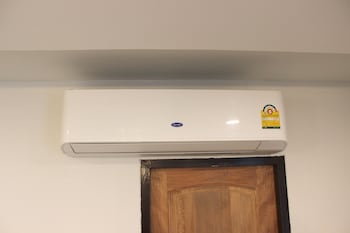 v one pride sukhumvit 22 bangkok