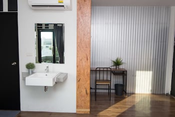 the arbern hostel x bistro