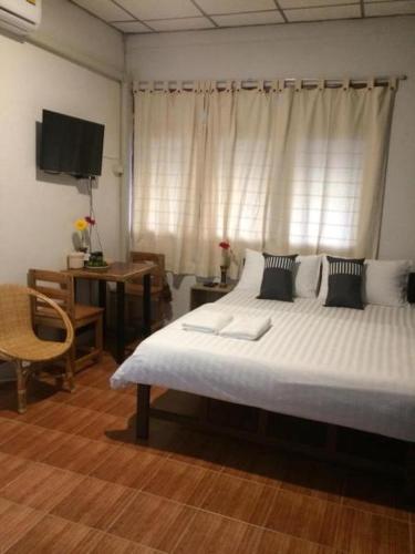 banana hostel donmuang