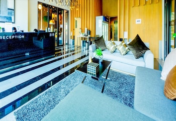 q box hotel bangkok blossom