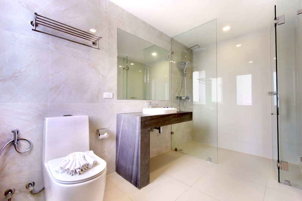 phoenix hotel karon beach