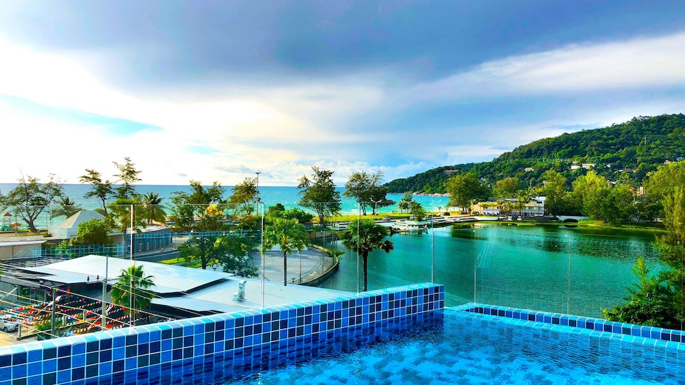 phoenix hotel karon beach