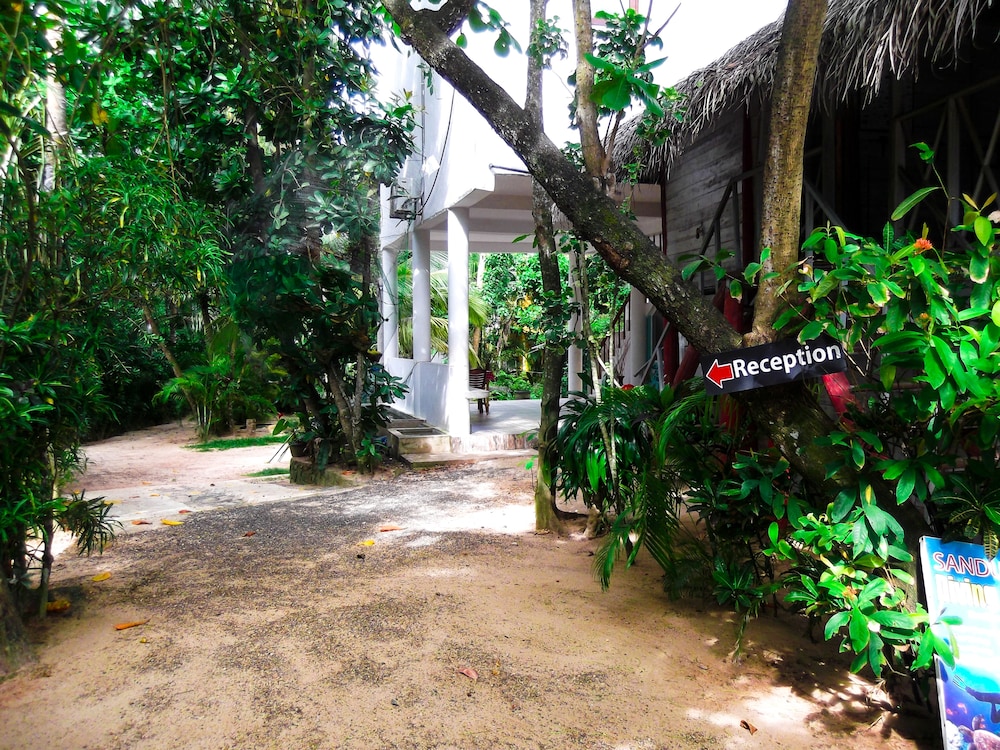 flora and fauna mirissa