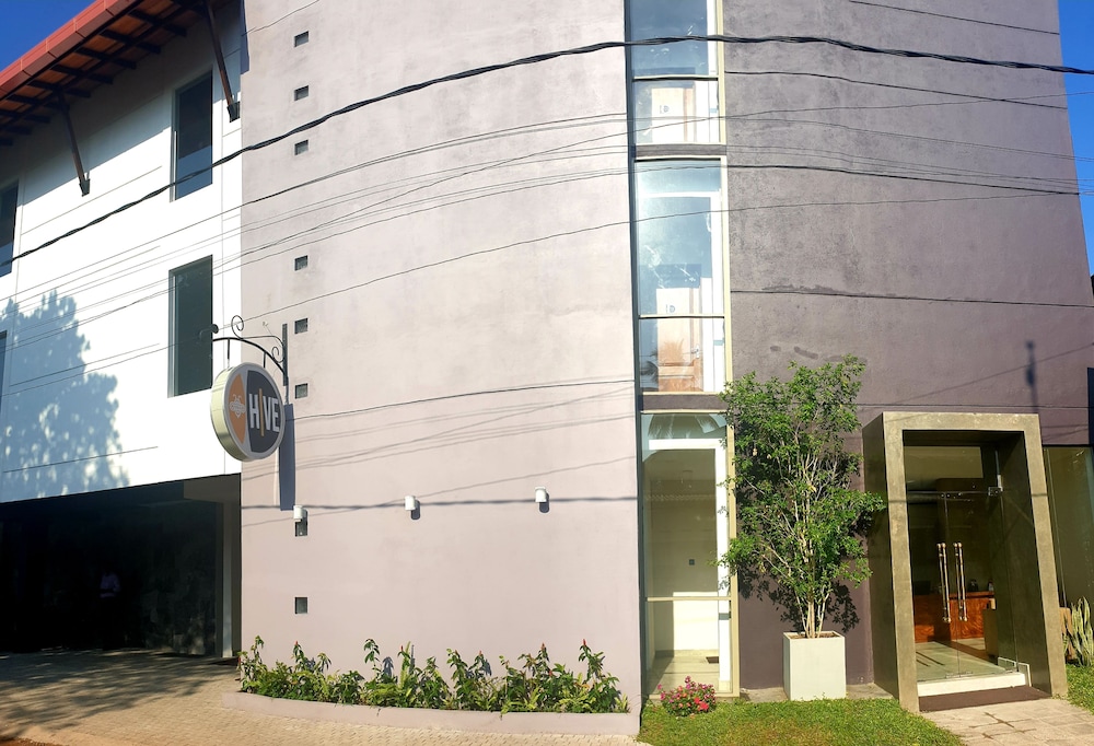 hive 68 hotel and resorts negombo