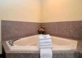 Comfort Inn & Suites,Cincinnati>>Bellevue,3 star