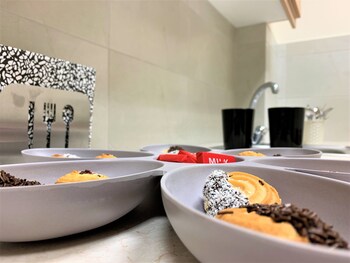 gk airport suites
