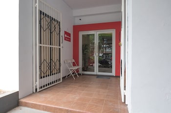 reddoorz near itc mangga dua