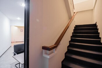 reddoorz near itc mangga dua