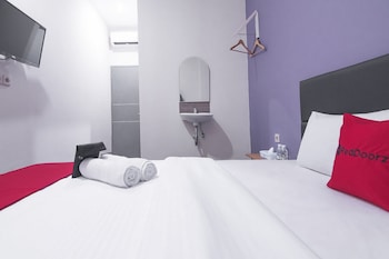 reddoorz near itc mangga dua