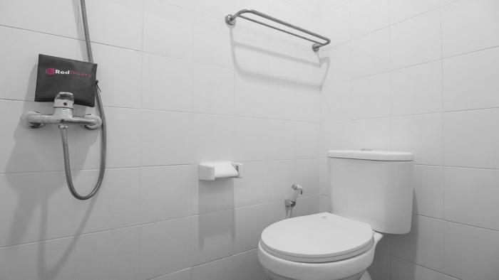 reddoorz near itc mangga dua