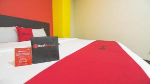 reddoorz near itc mangga dua