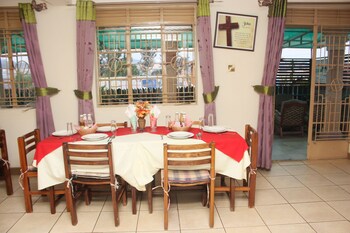 scroll inn hotel