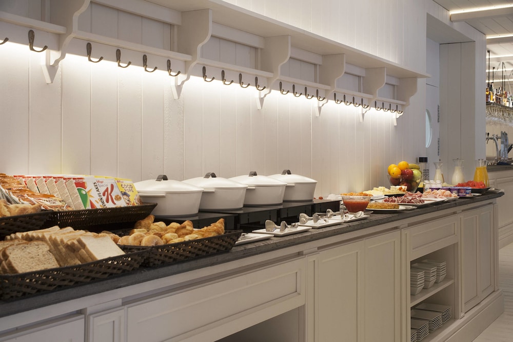 ac hotel victoria suites by marriott