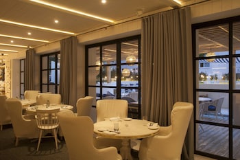 ac hotel victoria suites by marriott