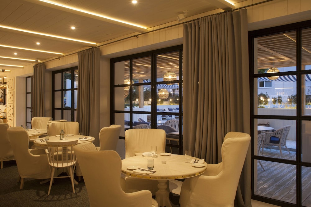 ac hotel victoria suites by marriott