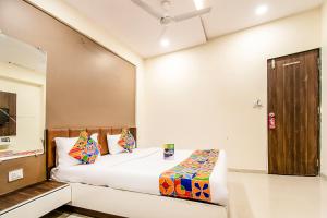 Hotel Pratiksha,Third Floor, Shop No 301, Neelkanth Paradise, Near Galaxy Cinema, Naroda, Ahmedabad, Gujarat- 382330,3 star