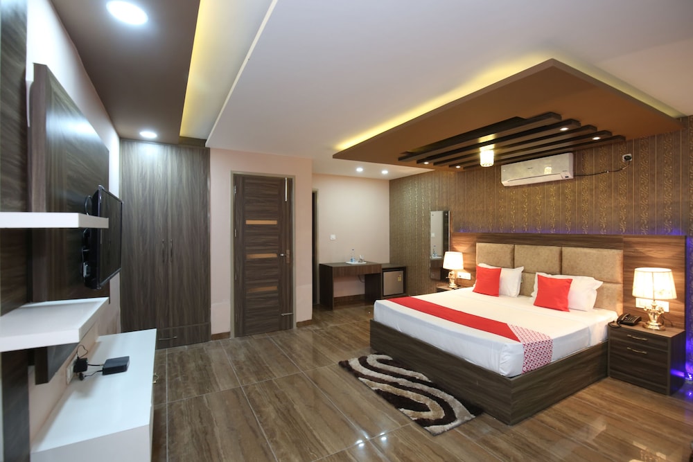 oyo 27743 hotel platina