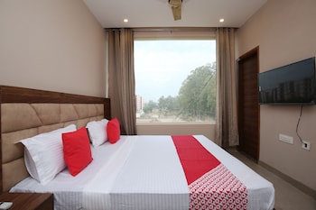 oyo 27743 hotel platina