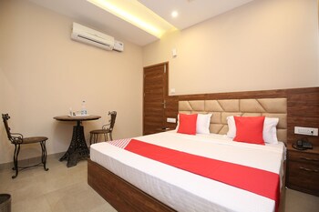 oyo 27743 hotel platina