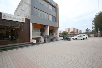oyo 27743 hotel platina