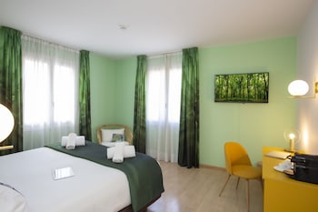 casual colours barcelona hotel